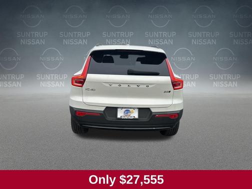 2023 Volvo XC40 B5 Plus Dark Theme