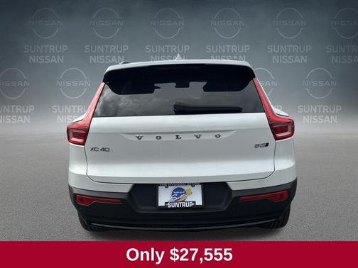 2023 Volvo XC40 B5 Plus Dark Theme