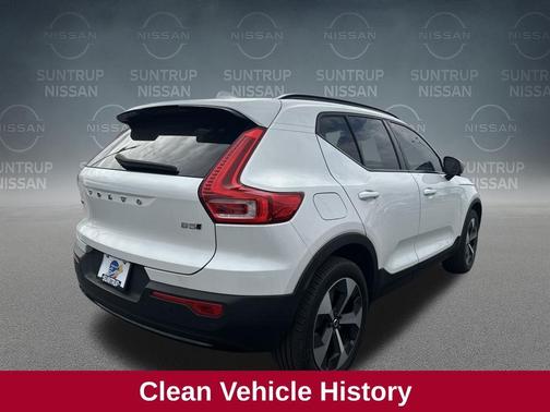 2023 Volvo XC40 B5 Plus Dark Theme