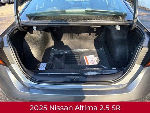 2025 Nissan Altima SR