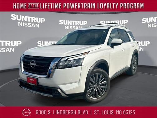 2025 Nissan Pathfinder SL