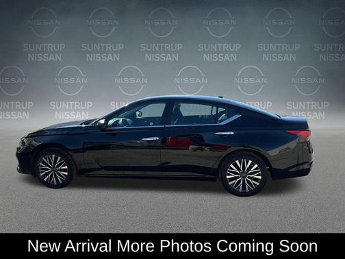 Super Black 2025 Nissan Altima SV