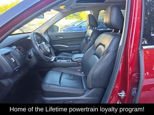 2t Red Blk Roof 2024 Nissan Pathfinder SL
