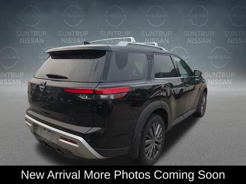 Black 2024 Nissan Pathfinder SL