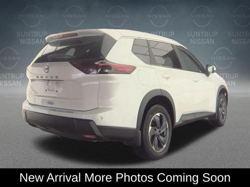 Pearl 2025 Nissan Rogue SV