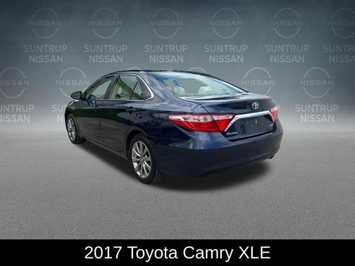 Parisian Night Pearl 2017 Toyota Camry XLE