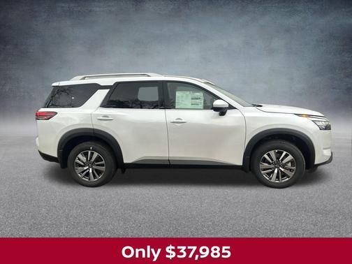 2025 Nissan Pathfinder SL