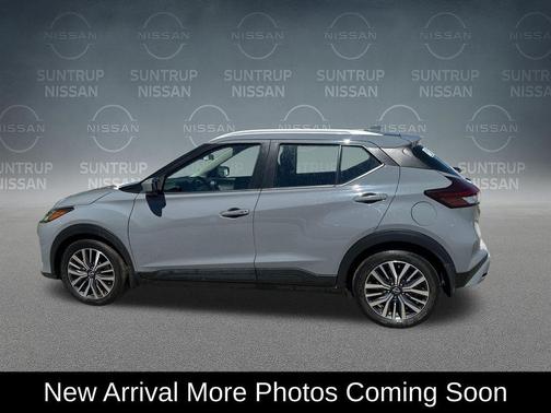 Boulder Gray Pearl 2023 Nissan Kicks SV