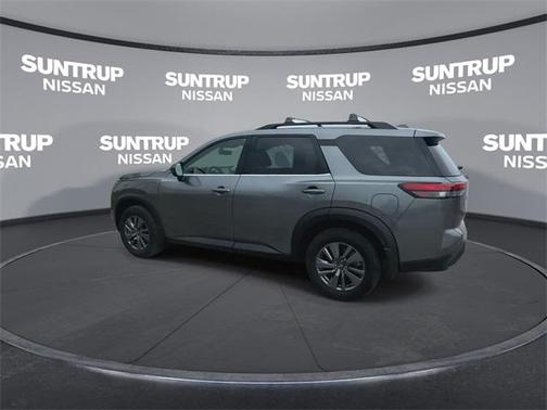 2024 Nissan Pathfinder SV