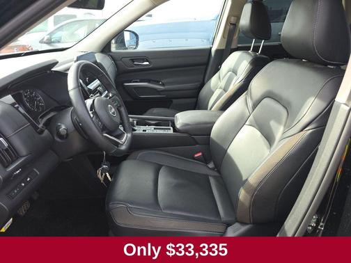 2024 Nissan Pathfinder SL