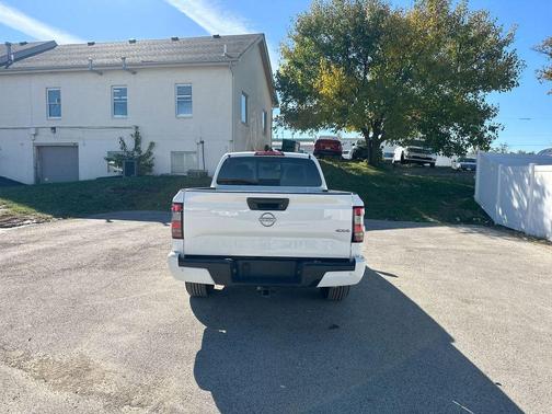 2025 Nissan Frontier SV