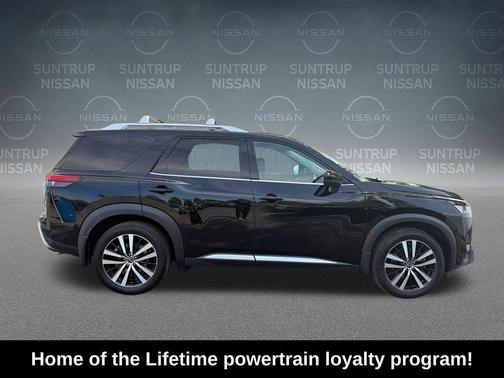Black 2024 Nissan Pathfinder Platinum