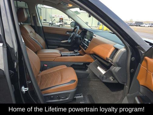 Black 2024 Nissan Pathfinder Platinum