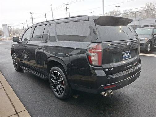 2023 Chevrolet Suburban RST