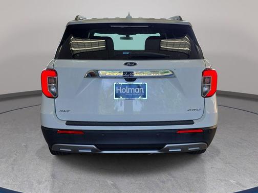 Star White Metallic Tri-Coat 2023 Ford Explorer XLT