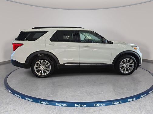 Star White Metallic Tri-Coat 2023 Ford Explorer XLT