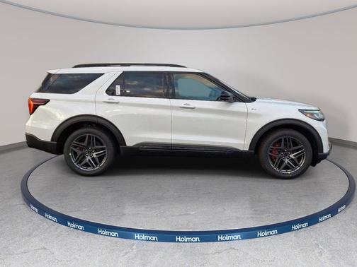Star White Metallic Tri-Coat 2026 Ford Explorer ST-Line