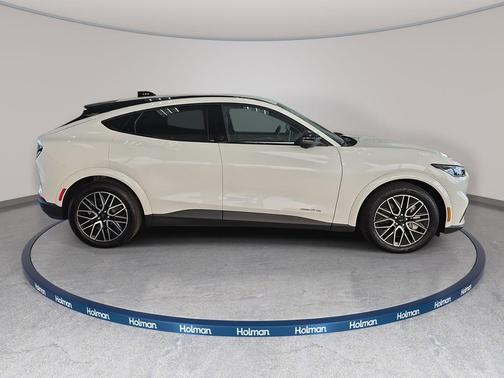 Star White Metallic Tri-Coat 2025 Ford Mustang Mach-E Premium