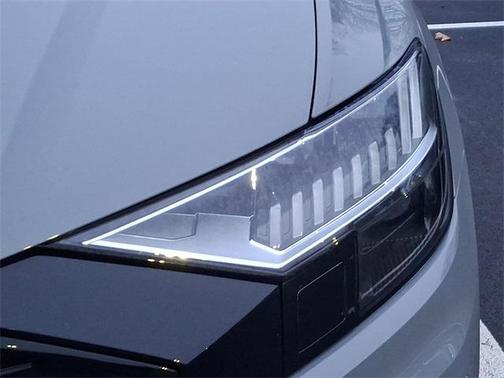 2023 Audi Q8 55 Premium