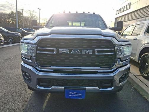 2022 RAM 3500 Big Horn Crew Cab 4x4 8' Box