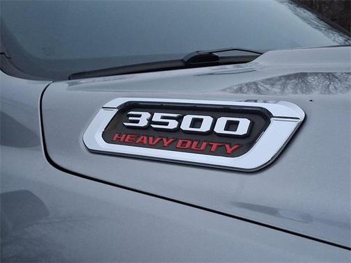 2022 RAM 3500 Big Horn Crew Cab 4x4 8' Box