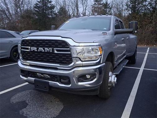 2022 RAM 3500 Big Horn Crew Cab 4x4 8' Box