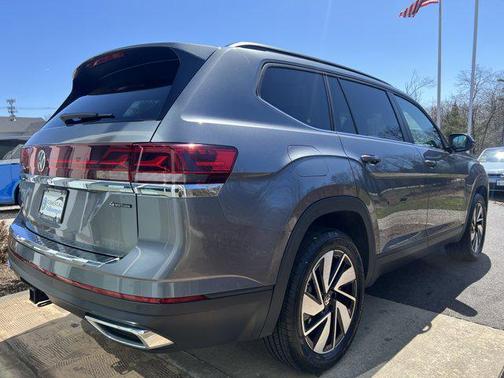 2025 Volkswagen Atlas 2.0T SE w/Technology 4MOTION