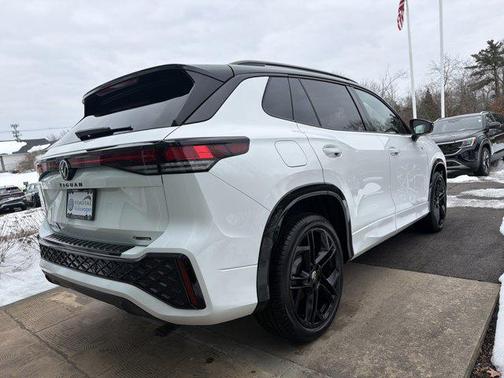 2025 Volkswagen Tiguan 2.0T SE R-Line Black 4MOTION