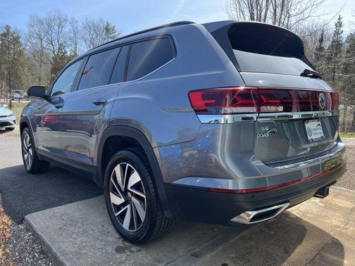 2025 Volkswagen Atlas 2.0T SE w/Technology 4MOTION
