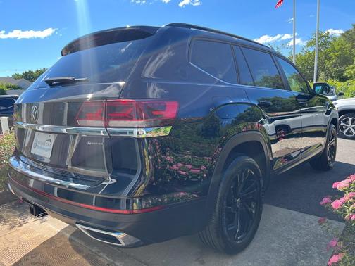 Deep Black Pearl 2023 Volkswagen Atlas 3.6L SE w/Technology