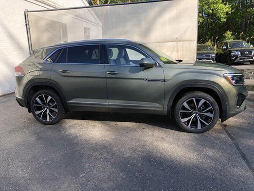 2025 Volkswagen Atlas Cross Sport 2.0T SEL Premium