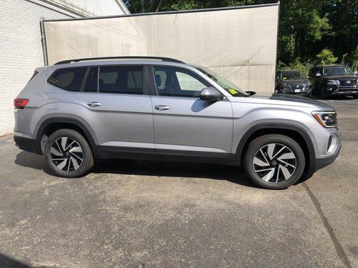 2025 Volkswagen Atlas 2.0T SE w/Technology 4MOTION