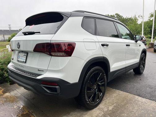2024 Volkswagen Taos 1.5T SE Black