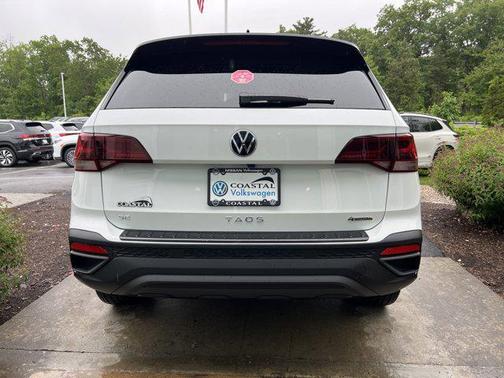 2024 Volkswagen Taos 1.5T SE Black