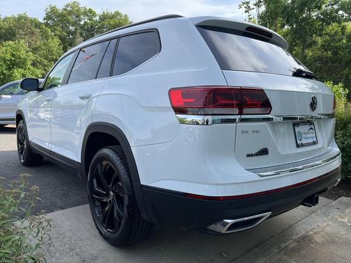 Pure White 2023 Volkswagen Atlas 3.6L SE w/Technology