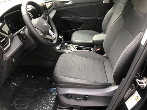 Deep Black Pearl 2026 Volkswagen Taos SE Black