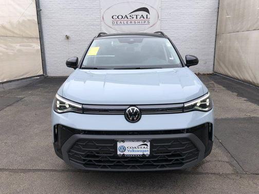 Monument Gray w/Deep Black Roof 2026 Volkswagen Taos SE Black