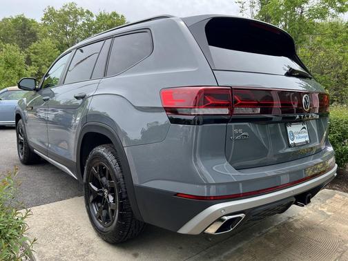 Pure Gray 2025 Volkswagen Atlas 2.0T Peak Edition