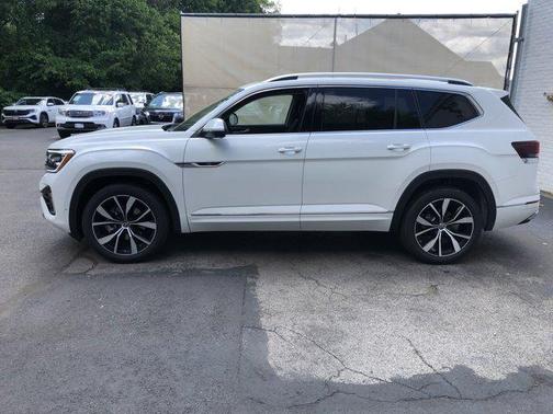 2025 Volkswagen Atlas 2.0T SEL Premium R-Line 4MOTION