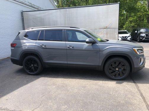 2025 Volkswagen Atlas 2.0T SE w/Technology 4MOTION