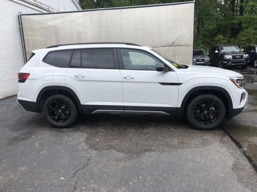 2025 Volkswagen Atlas 2.0T Peak Edition