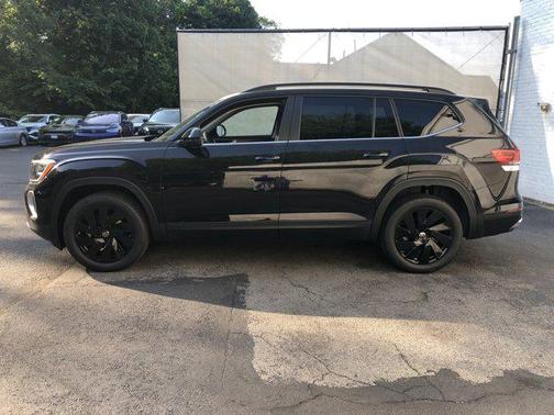 2025 Volkswagen Atlas 2.0T SE w/Technology 4MOTION