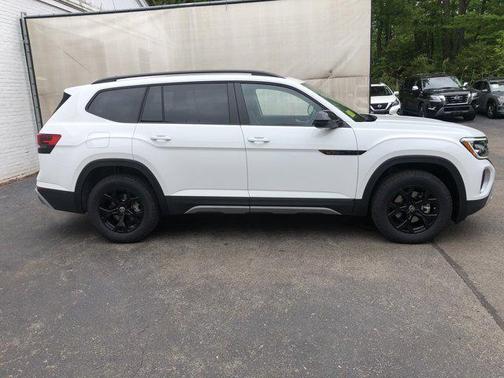 2025 Volkswagen Atlas 2.0T Peak Edition
