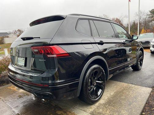 2024 Volkswagen Tiguan 2.0T SE R-Line Black 4MOTION