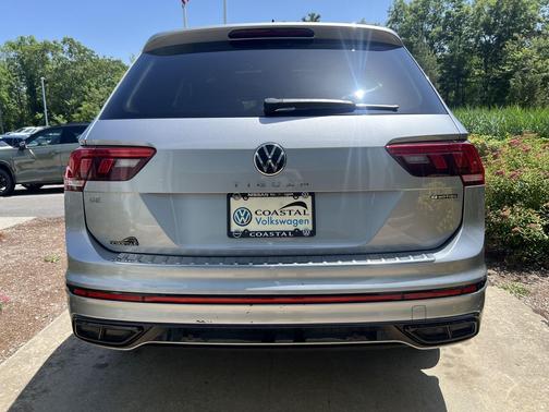 Pyrite Silver Metallic 2022 Volkswagen Tiguan 2.0T SE R-Line Black 4MOTION