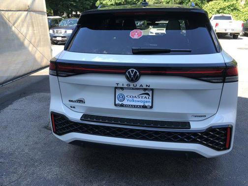 2025 Volkswagen Tiguan 2.0T SE R-Line Black 4MOTION
