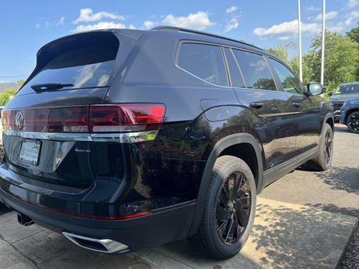 2025 Volkswagen Atlas 2.0T SE w/Technology 4MOTION