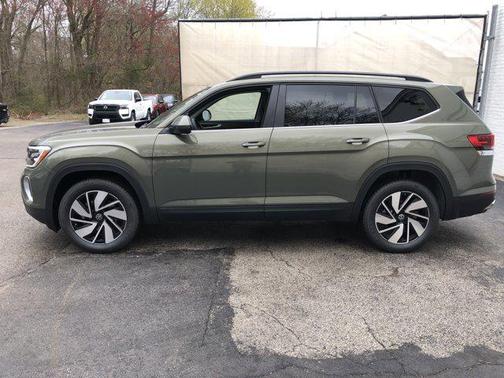 Avocado Green Pearl 2026 Volkswagen Atlas 2.0T SE w/Technology 4MOTION