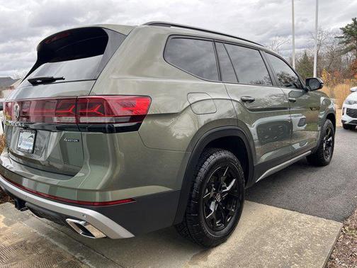 2025 Volkswagen Atlas 2.0T Peak Edition