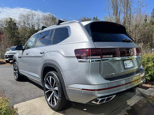 Silver Mist Metallic 2024 Volkswagen Atlas 2.0T SEL Premium R-Line 4MOTION